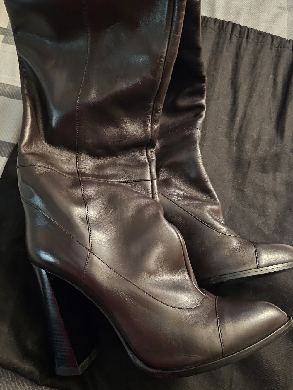 Beautiful Brown Clavin Klein Pull On Boots
